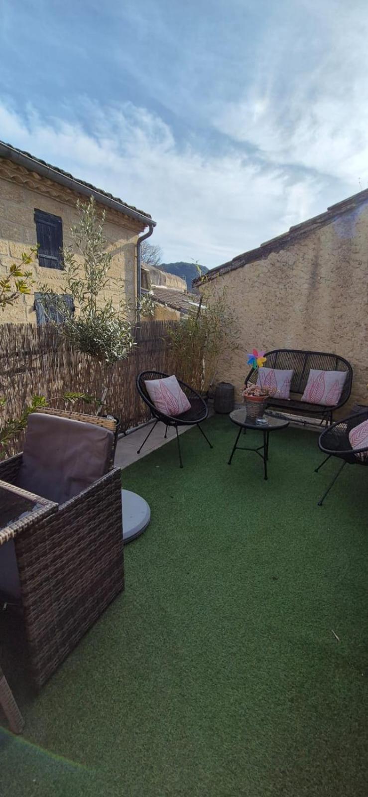 Proche D'Uzes La Terrasse Du Soleil Levant Collias Εξωτερικό φωτογραφία