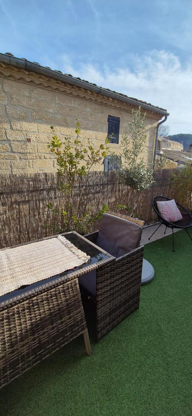 Proche D'Uzes La Terrasse Du Soleil Levant Collias Εξωτερικό φωτογραφία